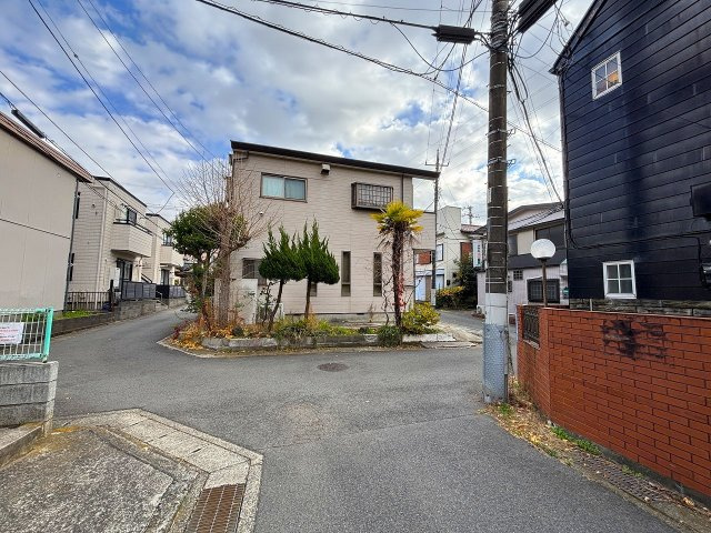 【外観】 | ◇◆秦野市鶴巻北1丁目 売地◆◇ | 西側は道が続いており前面棟なしです。