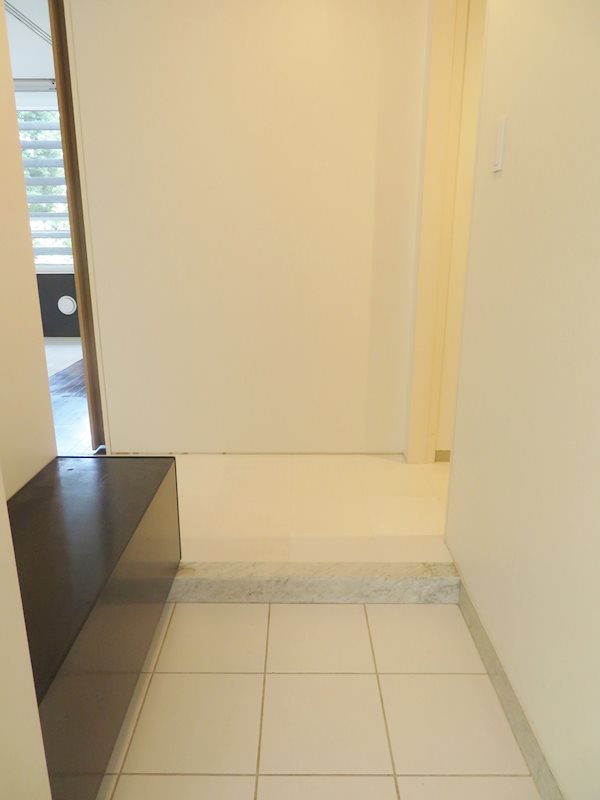 コート向ヶ丘の玄関|※現況優先となります。