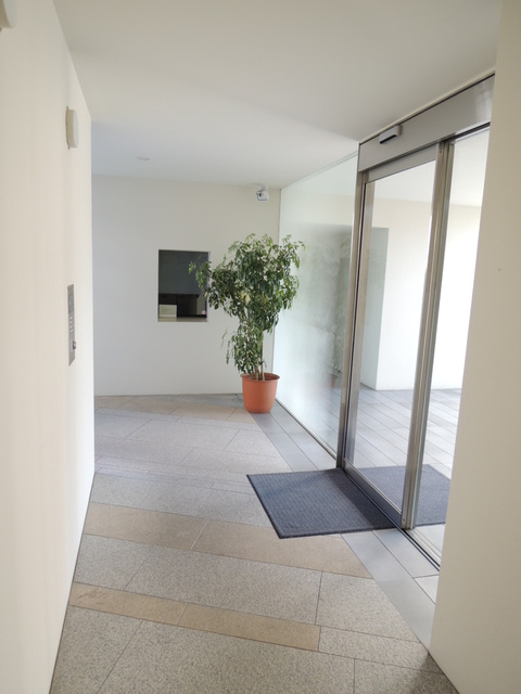 コート向ヶ丘のエントランス|※現況優先となります。