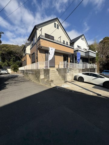 【外観】 | こちらR7.12月内外装「大規模リフォーム」でキレイになりました♪
２階からは「湘南の海」が見えますよ！