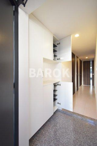 スパシオ・コモド平尾の玄関