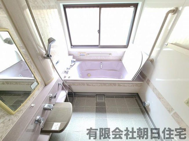 【浴室】 | 古志原7丁目 中古戸建5LDK ＋納戸 | 日々の疲れを癒すお風呂付です