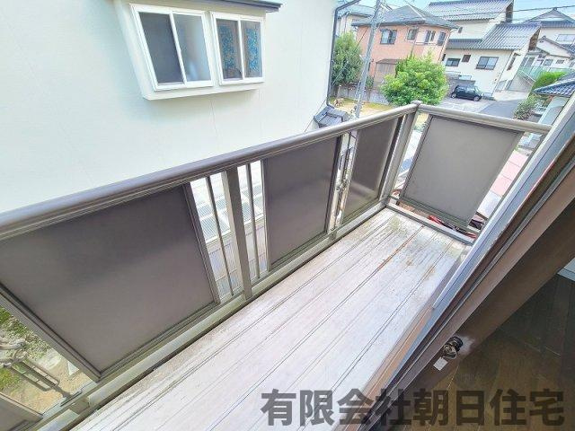 【バルコニー】 | 古志原7丁目 中古戸建5LDK ＋納戸 | バルコニーからの眺めを楽しみながら食事をしませんか