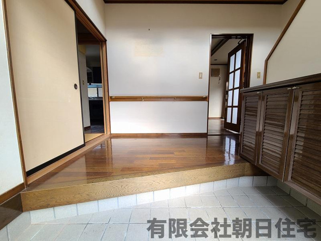 【玄関】 | 古志原7丁目 中古戸建5LDK ＋納戸 | きれいな玄関です