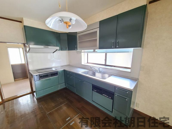 【キッチン】 | 古志原7丁目 中古戸建5LDK ＋納戸 | コンパクトなキッチンで掃除もラクラク