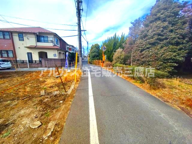 調布市深大寺元町４丁目 京王線 調布駅 建築条件付き売地の前面道路含む現地写真