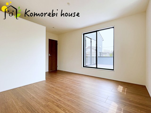 さいたま市見沼区大谷　第4　新築一戸建て　リーブルガーデン　01の寝室|使い勝手のいい寝室です