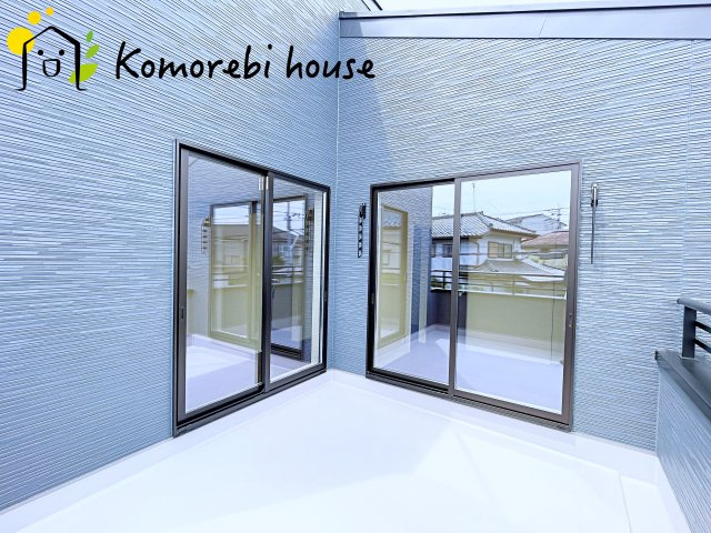 さいたま市見沼区大谷　第4　新築一戸建て　リーブルガーデン　01のバルコニー|バルコニーからの眺めを楽しみながら食事をしませんか