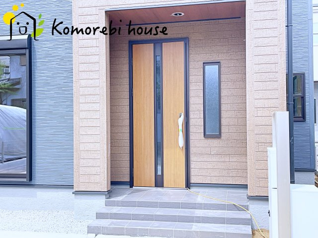 さいたま市見沼区大谷　第4　新築一戸建て　リーブルガーデン　01の玄関|きれいな玄関です