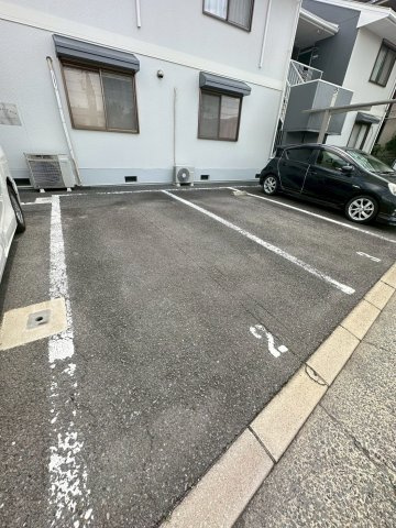 エレガンツァカーサの駐車場