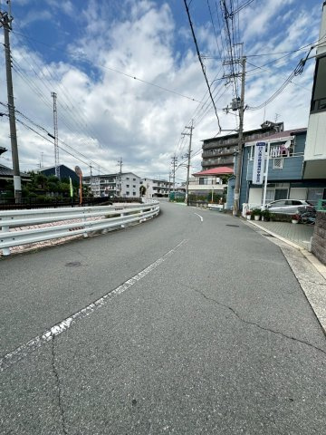 エレガンツァカーサの周辺