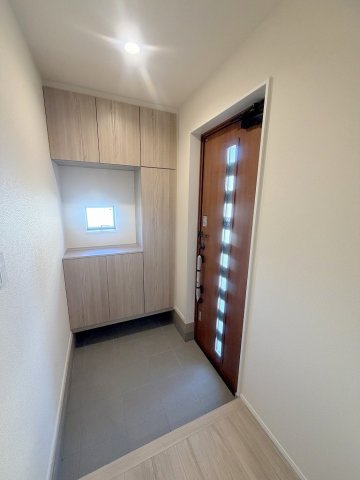 三郷市番匠免1丁目　新築戸建　全5棟　C号棟の独立洗面台|同施工会社の参考写真になります。