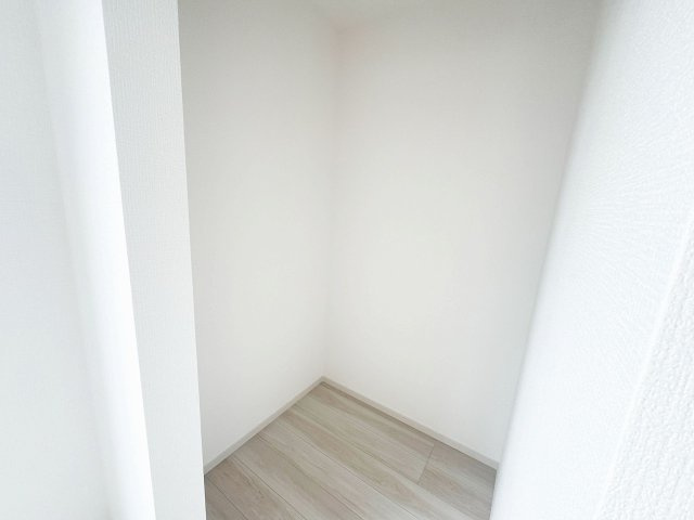 【収納】 | 川越市田町　新築一戸建住宅　全1棟　(ふじみ野店) | 洋室　7.1帖
収納力のあるウォークインクローゼット付き。居室スペースが広々有効に使えます。