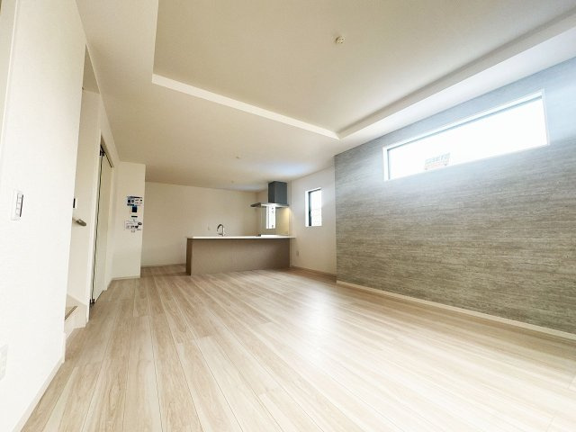 【居間・リビング】 | 川越市田町　新築一戸建住宅　全1棟　(ふじみ野店) | 18.7帖の広々LDK、ゆったりとしたリビングは家族の憩いの場にぴったりです！