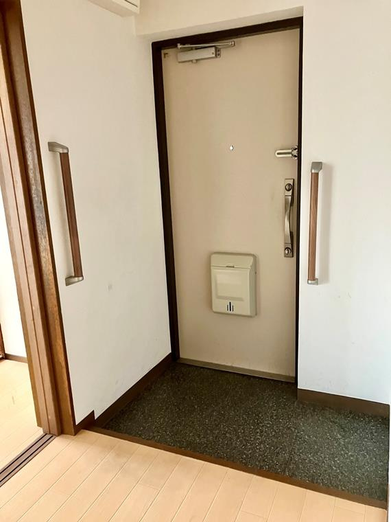 有馬南住宅１号棟の玄関