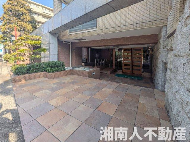 シーサイドコート片瀬海岸のエントランス|建物の内部です