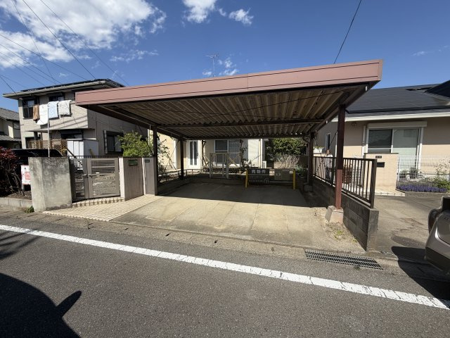 前橋市下大島町　中古住宅|■2台分のカーポート完備