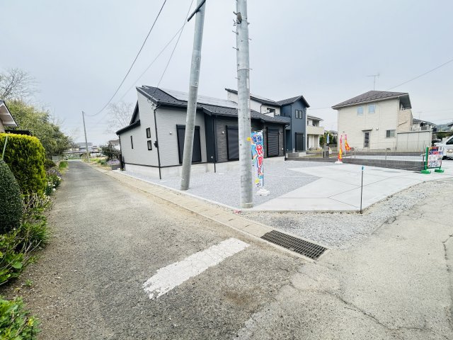 新築　太田市鳥山中町　Blooming　Garden　1号棟の前面道路含む現地写真|現地写真　南側接道幅員約3.7ｍ　西側接道幅員約3.6ｍ