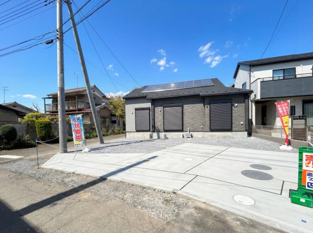 新築　太田市鳥山中町　Blooming　Garden　1号棟の駐車場|現地写真　駐車スペースは並列4台分可能です！

