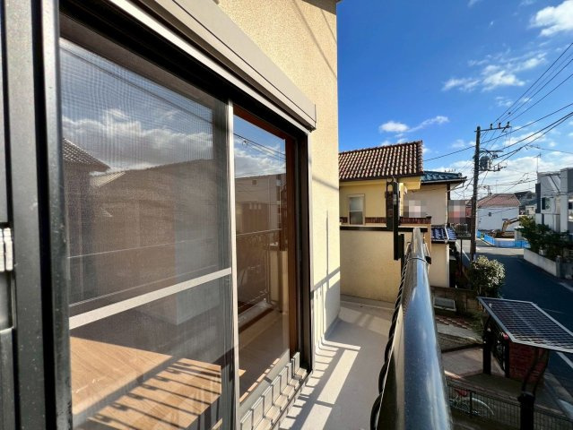 【バルコニー】 | 練馬区西大泉１丁目　中古戸建て | 陽当り良好なバルコニー、お日様の香りの洗濯物は幸せの香り