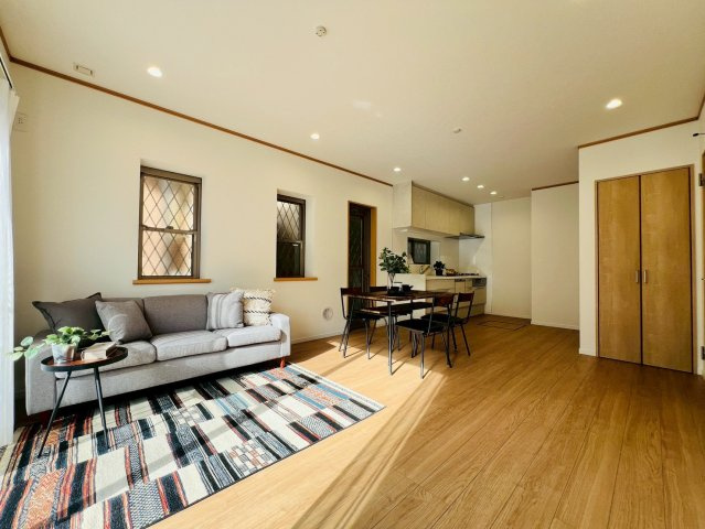 【居間・リビング】 | 練馬区西大泉１丁目　中古戸建て | 何気のない家族団らんの時間、そんな幸せを感じさせてくれる場所