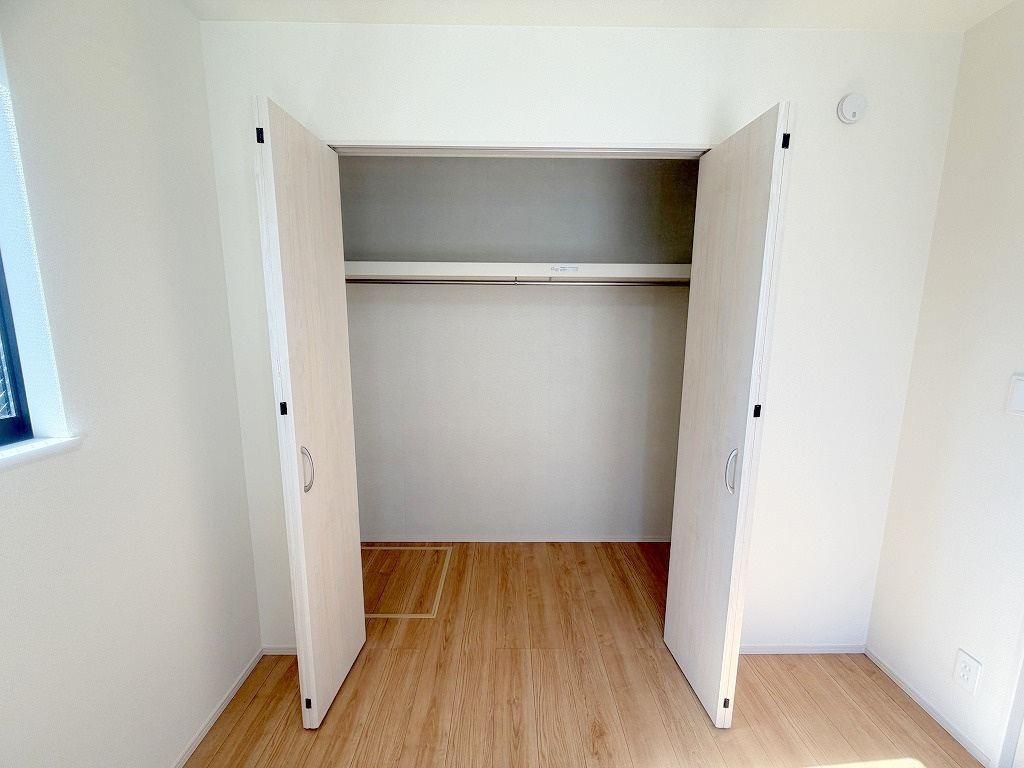 三郷市番匠免1丁目　新築戸建　全5棟　D号棟の収納|大切な衣類を収納できるクローゼット完備