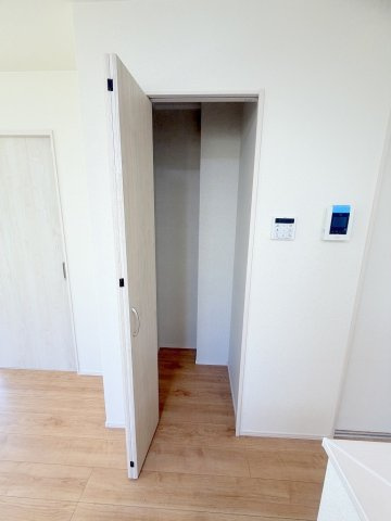 三郷市番匠免1丁目　新築戸建　全5棟　D号棟の居間・リビング|同施工会社の参考写真になります。