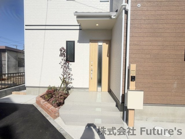 三郷市番匠免1丁目　新築戸建　全5棟　D号棟のエントランス|玄関アプローチ