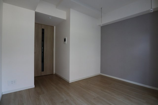 LIME　RESIDENCE HIGASHINAKAYAMAの寝室|開放的な寝室です