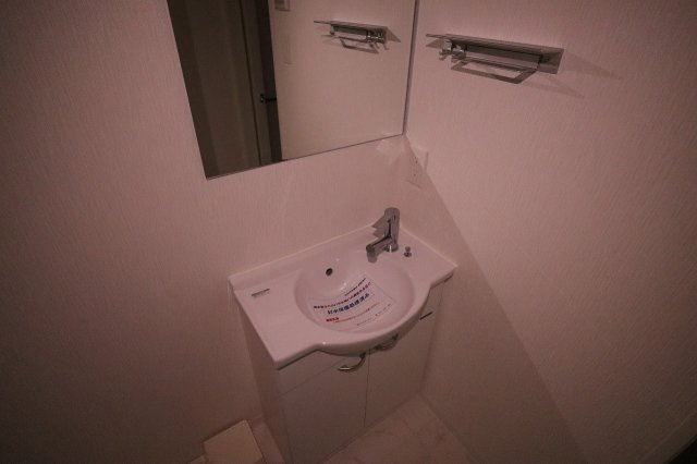 LIME　RESIDENCE HIGASHINAKAYAMAの洗面所|コンパクトで使いやすい洗面所