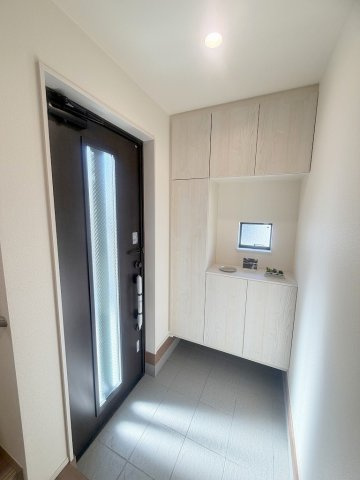 三郷市番匠免1丁目　新築戸建　全5棟　E号棟の独立洗面台|同施工会社の参考写真になります。