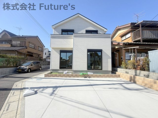 三郷市番匠免1丁目　新築戸建　全5棟　E号棟の外観|最寄りバス停まで徒歩4分、駅へスムーズにアクセス可能