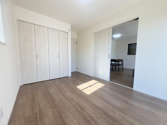 三郷市番匠免1丁目　新築戸建　全5棟　E号棟の洋室|同施工会社の参考写真になります。