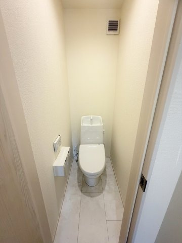 三郷市番匠免1丁目　新築戸建　全5棟　E号棟のトイレ|同施工会社の参考写真になります。