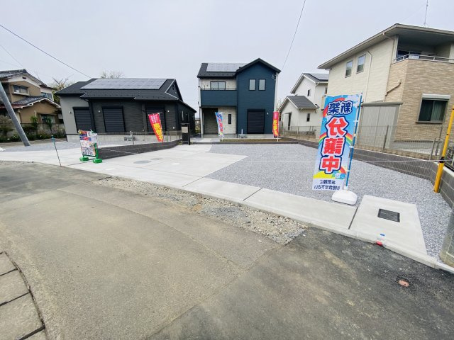 新築　太田市鳥山中町　Blooming　Garden　2号棟の前面道路含む現地写真|現地写真　南側接道幅員約3.7ｍ　