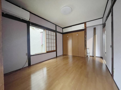 【居間・リビング】 | 松郷戸建 | こちらの居間で趣味の時間をお楽しみください