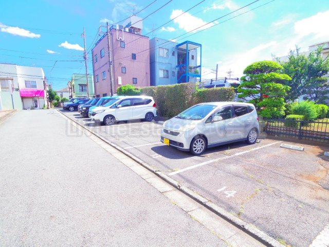 イーストヴィレッジきみや(イーストヴイレツジキミヤ)の駐車場