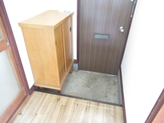 四ツ掘ハイツの玄関