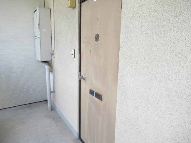 四ツ掘ハイツの玄関