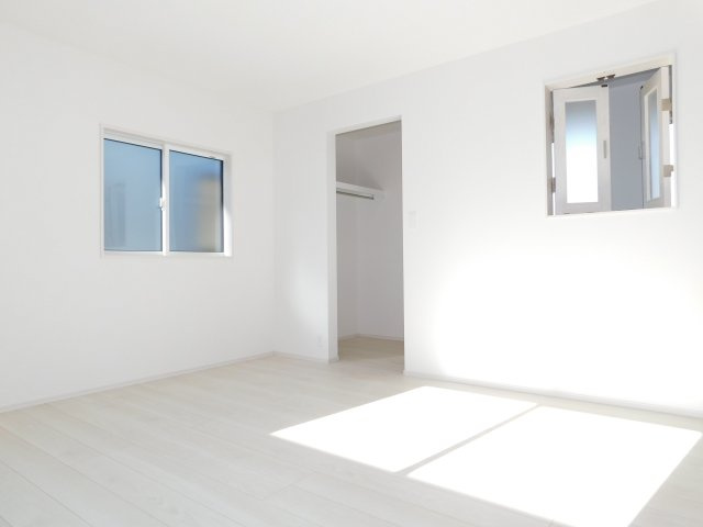 海部郡蟹江町宝４丁目の新築一戸建の洋室|◇洋室◇　　南面で明るい洋室８．５帖　ウォークインクローゼット完備！　バルコニー付き♪