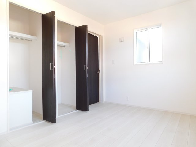 海部郡蟹江町宝４丁目の新築一戸建の洋室|◇洋室◇　　明るい洋室６．０帖　収納２ヵ所完備！