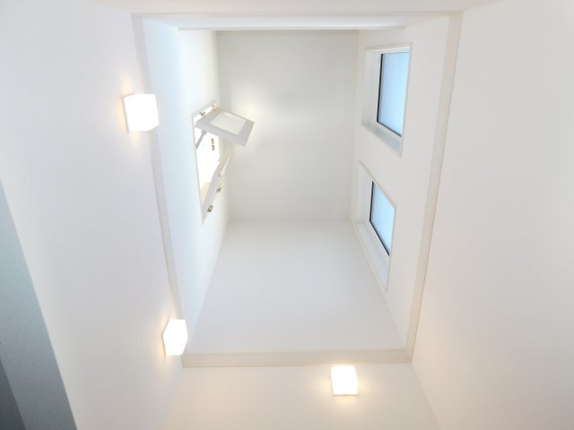 海部郡蟹江町宝４丁目の新築一戸建のその他|◇吹抜◇　　明るく開放感のある空間を演出する上部吹抜の玄関ホール♪