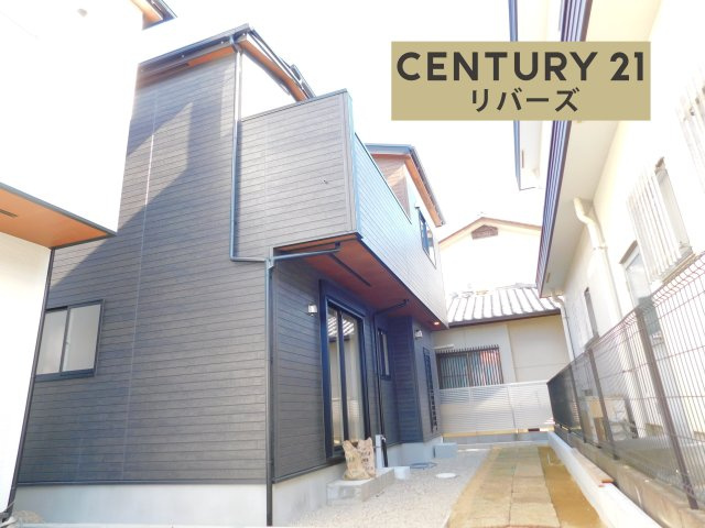 海部郡蟹江町宝４丁目の新築一戸建の外観|☆残り１棟☆　新価格！！いつでも見学出来ます♪（お問合せ当日、平日、水曜、夜間でもＯＫ）　長期優良住宅！　制震ダンパー搭載！　駐車２台ＯＫ！　南に天然芝の庭付き♪　ＷＩＣやパントリーなど収納豊富！