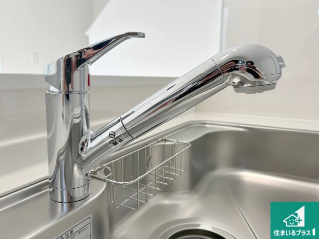 7(土)8(日)現地説明会　堺市美原区阿弥　限定1邸の設備|浄水器を内蔵！炊飯時、お茶を作る時に安心してお水を使えます！お湯と冷水、浄水と原水、シャワーの切替えもワンタッチです！