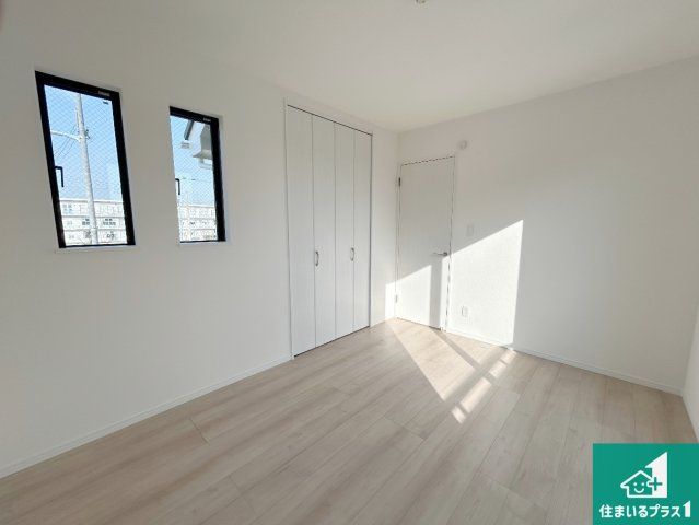 7(土)8(日)現地説明会　堺市美原区阿弥　限定1邸の洋室|シンプルな洋室は、自分好みのインテリアが楽しめます♪ご家族とインテリアや家具を選びに行くのは新築購入時の醍醐味の一つです。ぜひお楽しみください♪