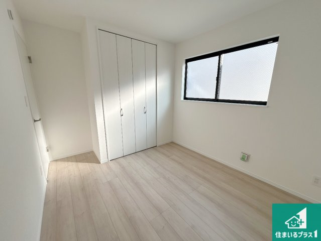 7(土)8(日)現地説明会　堺市美原区阿弥　限定1邸の洋室|シンプルな洋室は、自分好みのインテリアが楽しめます♪ご家族とインテリアや家具を選びに行くのは新築購入時の醍醐味の一つです。ぜひお楽しみください♪