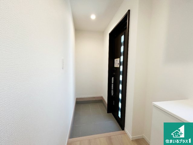 7(土)8(日)現地説明会　堺市美原区阿弥　限定1邸の玄関|シューズボックスにはたくさんの靴が収納できるので玄関周りはいつもスッキリ！ご家族が増えても安心！