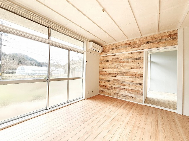 【居間・リビング】 | 安来市荒島町収益戸建 | おしゃれな居間です