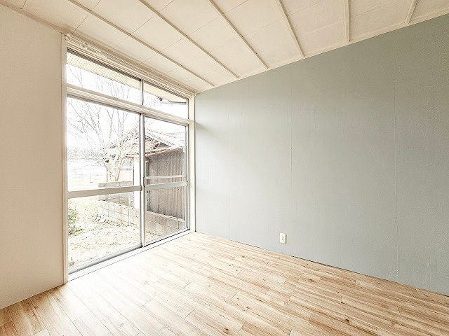 【洋室】 | 安来市荒島町収益戸建 | コンパクトで使いやすい洋室です