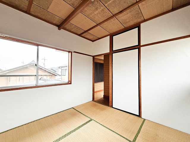 【和室】 | 安来市荒島町収益戸建 | 明るい和室です